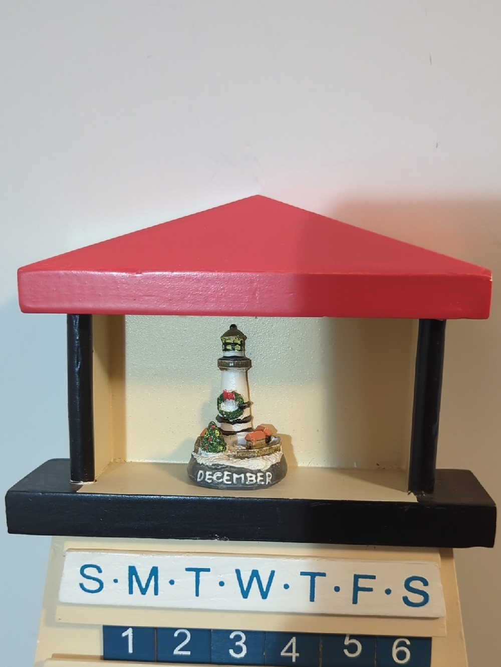 Lighthouse Perpetual Calendar With Wall Shelf With 12 Ceramic Light Houses 1-31 - Picture 5 of 15